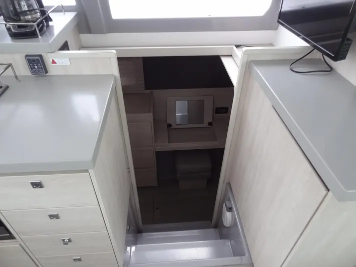 Maupiti Yacht Photos Pics 