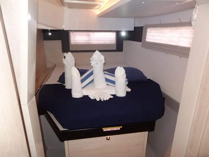 Maupiti Yacht Photos Pics 