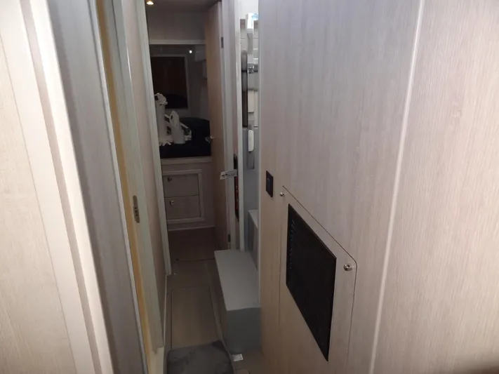 Maupiti Yacht Photos Pics 