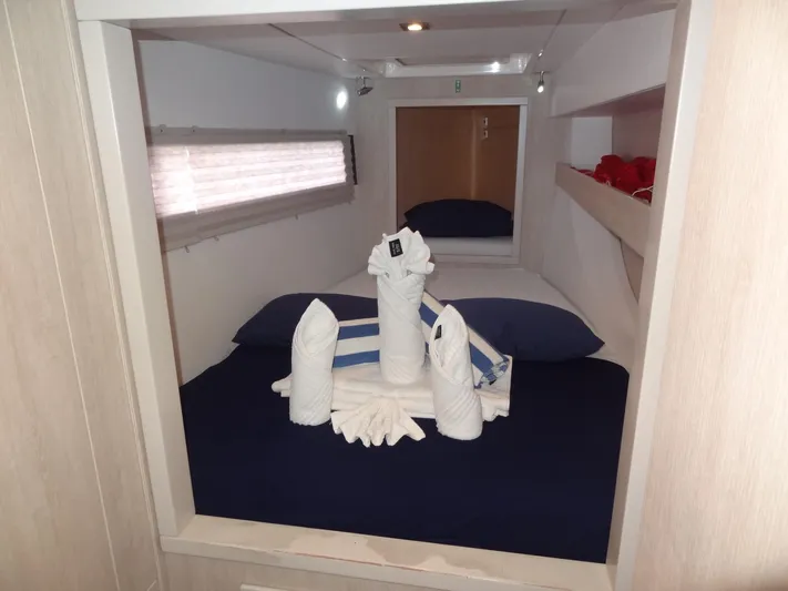 Maupiti Yacht Photos Pics 