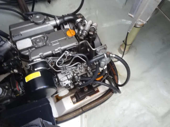 Maupiti Yacht Photos Pics 