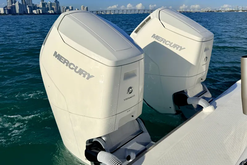Vandy Yacht Photos Pics 2024 Solace 41 CS with twin Mercury outboard engines on the water.