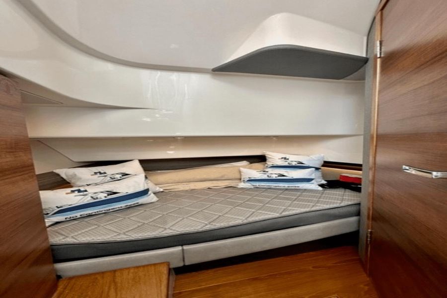 2022 Tiara Yachts 34 LS