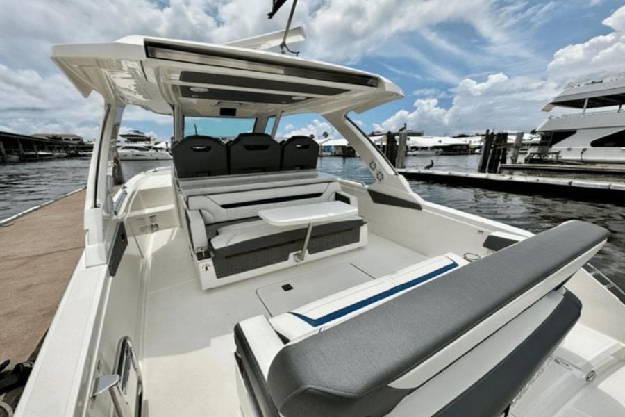 2022 Tiara Yachts 34 LS