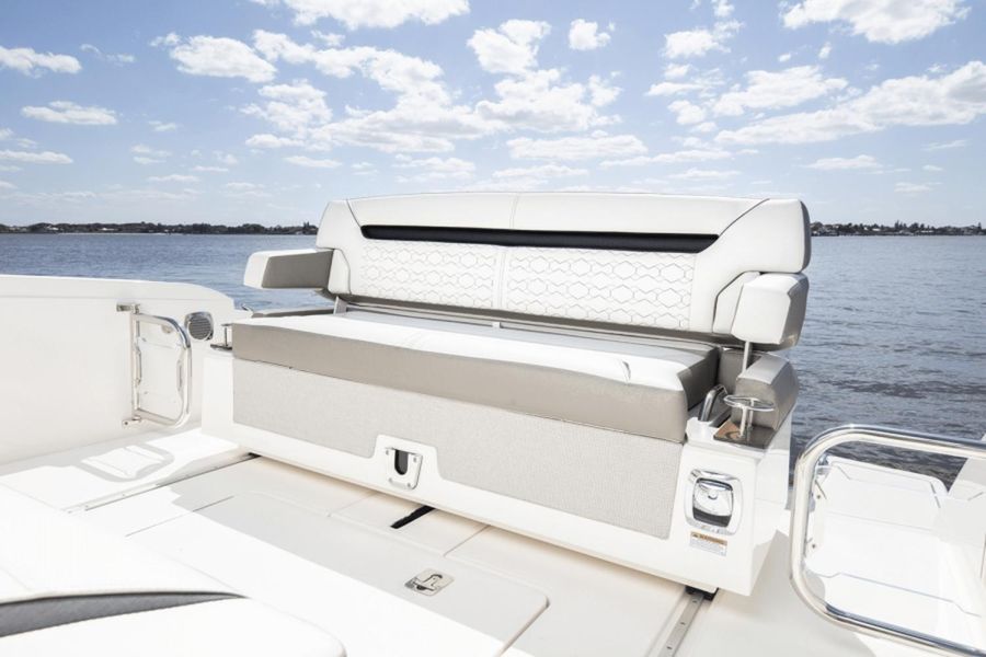 2022 Tiara Yachts 34 LS