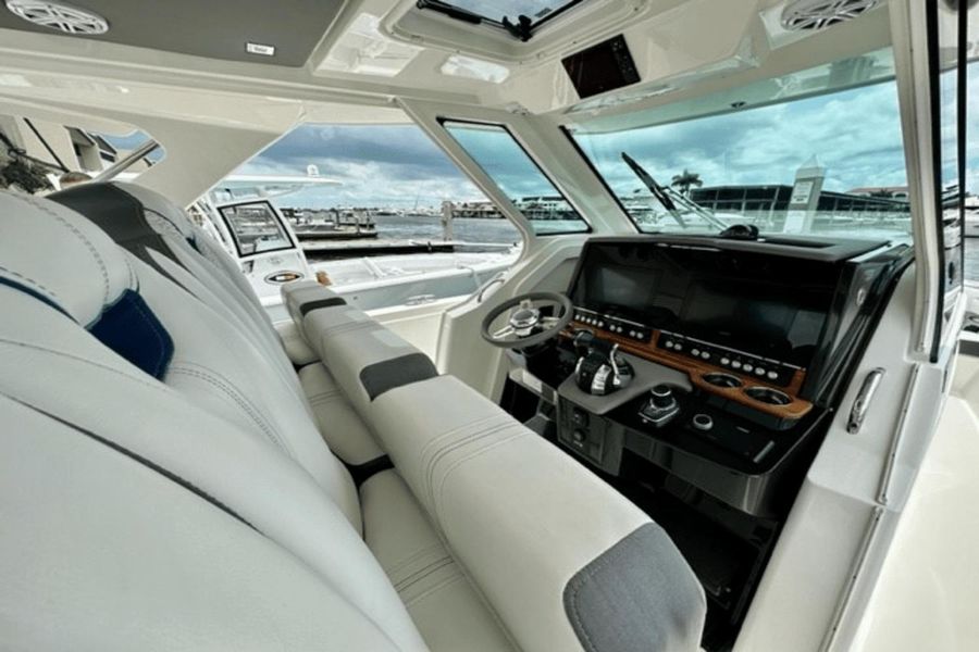 2022 Tiara Yachts 34 LS