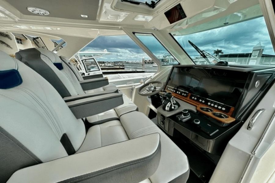 2022 Tiara Yachts 34 LS
