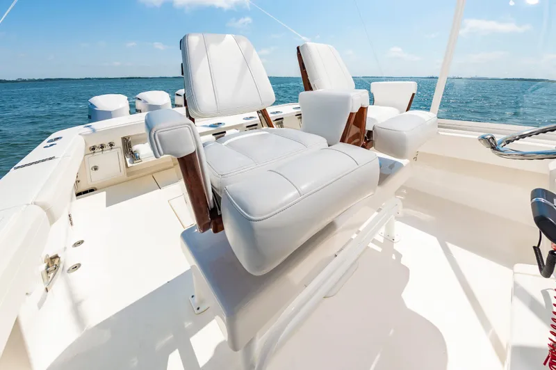 Hi Yacht Photos Pics 2020 Regulator 34 Center Console boat with luxurious seating on open water.