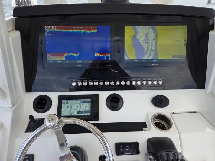 Hi Yacht Photos Pics 2020 Regulator 34 Center Console dashboard with Garmin navigation displays and controls.