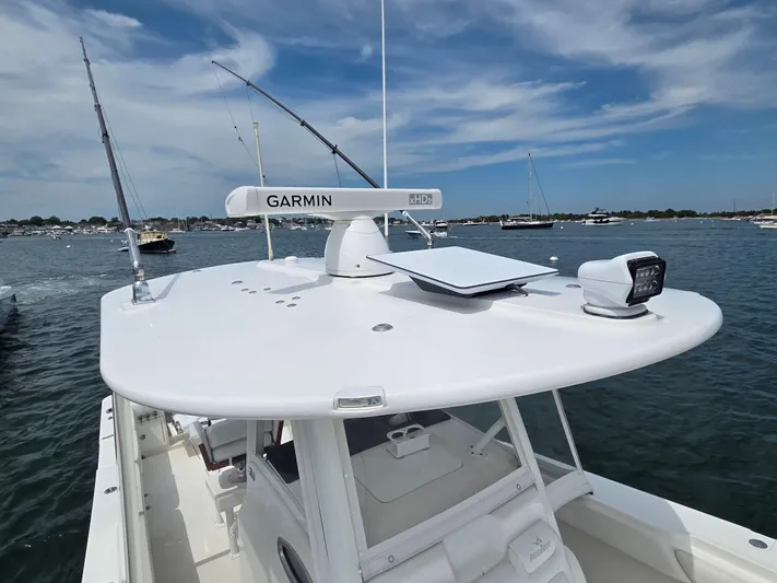 Hi Yacht Photos Pics 2020 Regulator 34 Center Console boat with Garmin radar on open water.