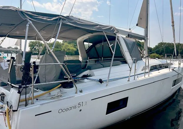 Betwixt Yacht Photos Pics 