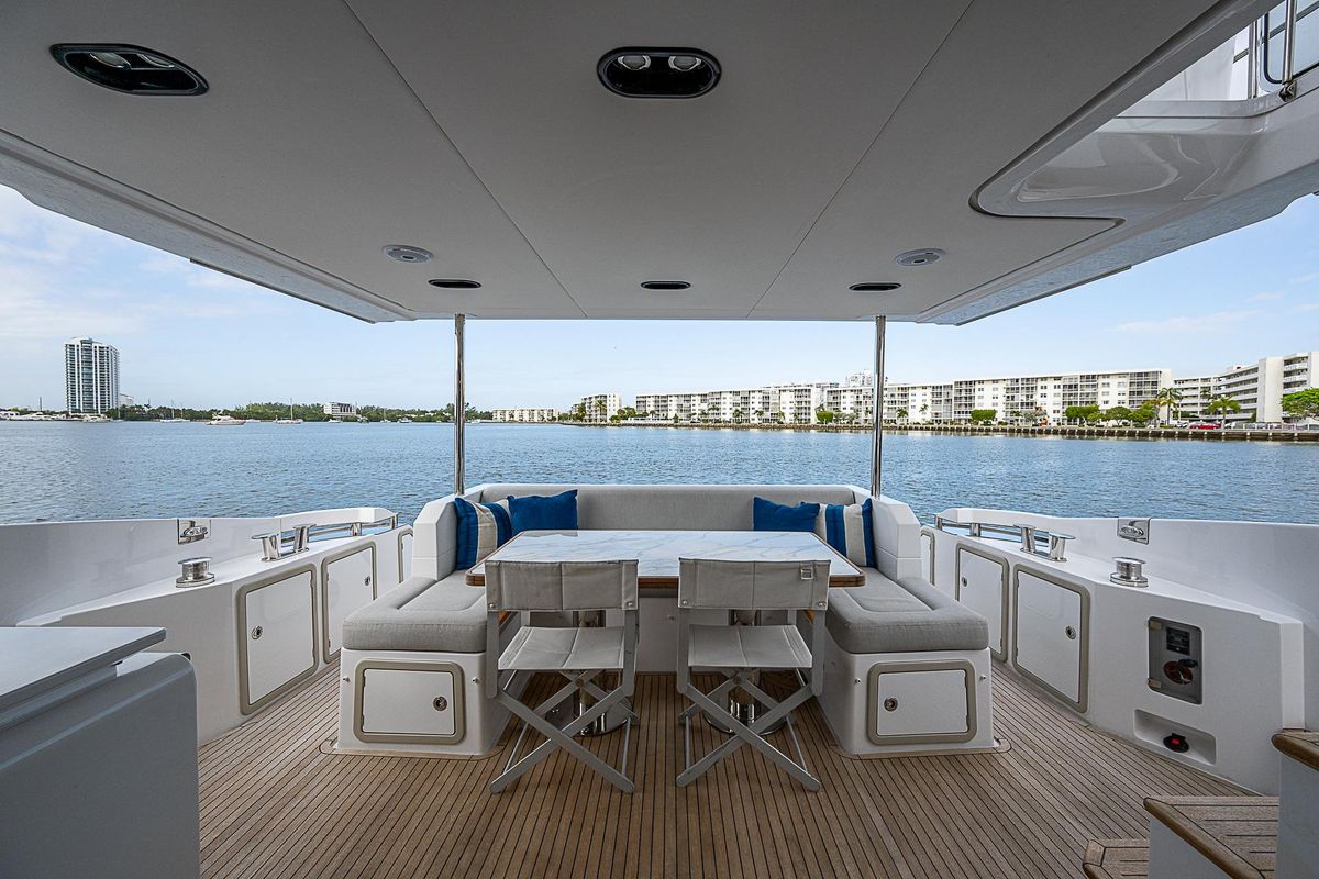 2020 Azimut 66 