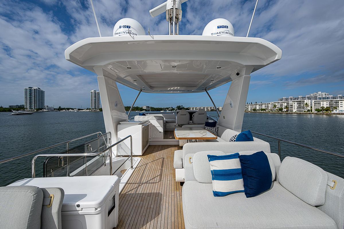 2020 Azimut 66 