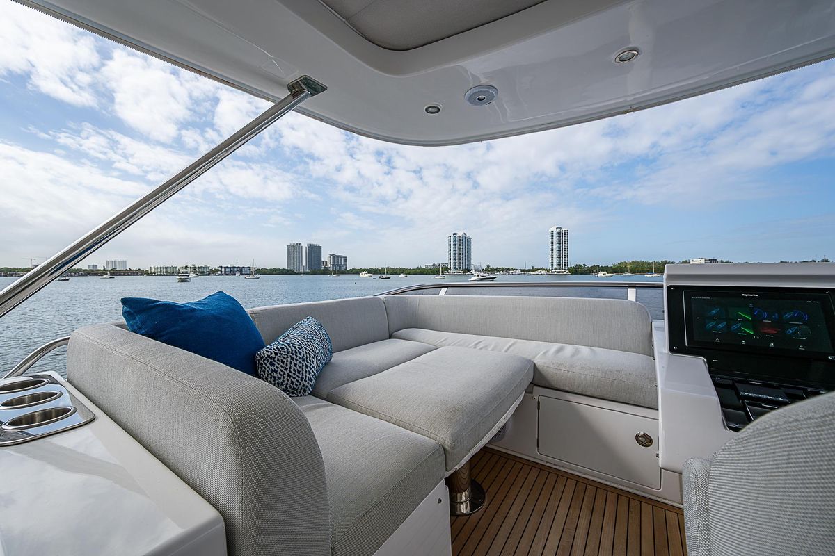 2020 Azimut 66 