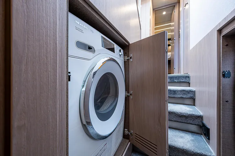 Liquid Asset Yacht Photos Pics 