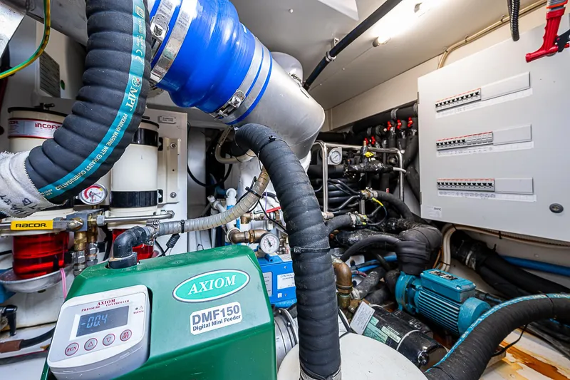 Liquid Asset Yacht Photos Pics 