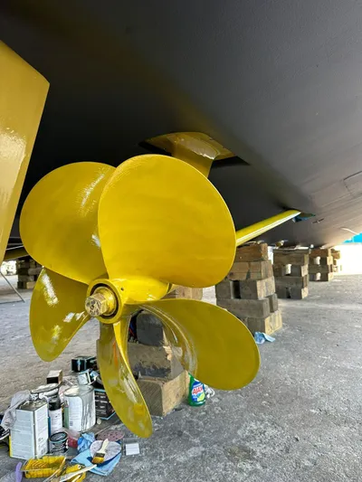 Liquid Asset Yacht Photos Pics 