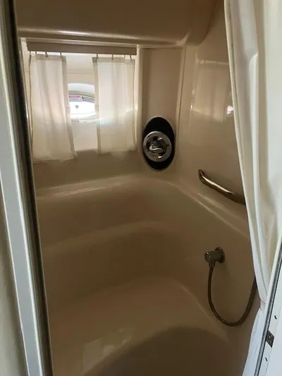  Yacht Photos Pics Shower area in 2003 Sea Ray 420 Sundancer yacht with curtain and fixtures.