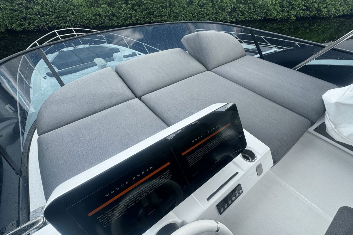 2023 Azimut 53 