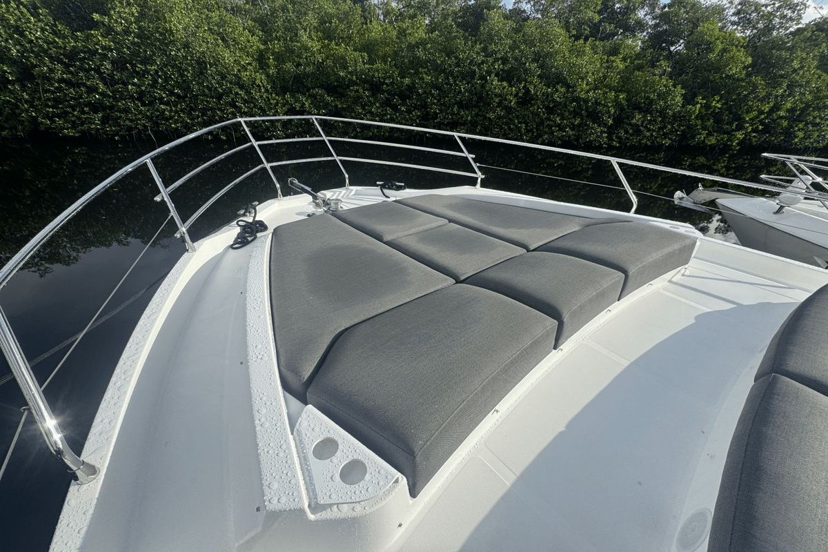 2023 Azimut 53 