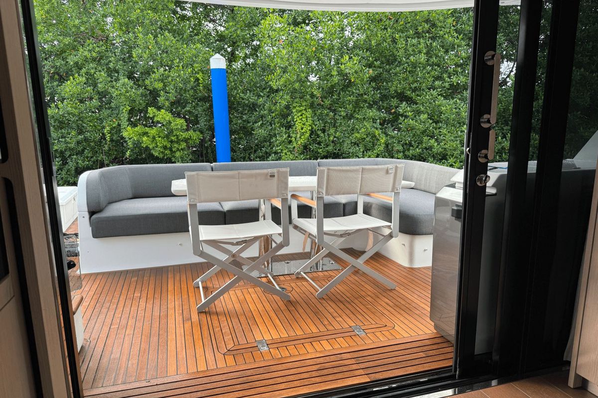 2023 Azimut 53 