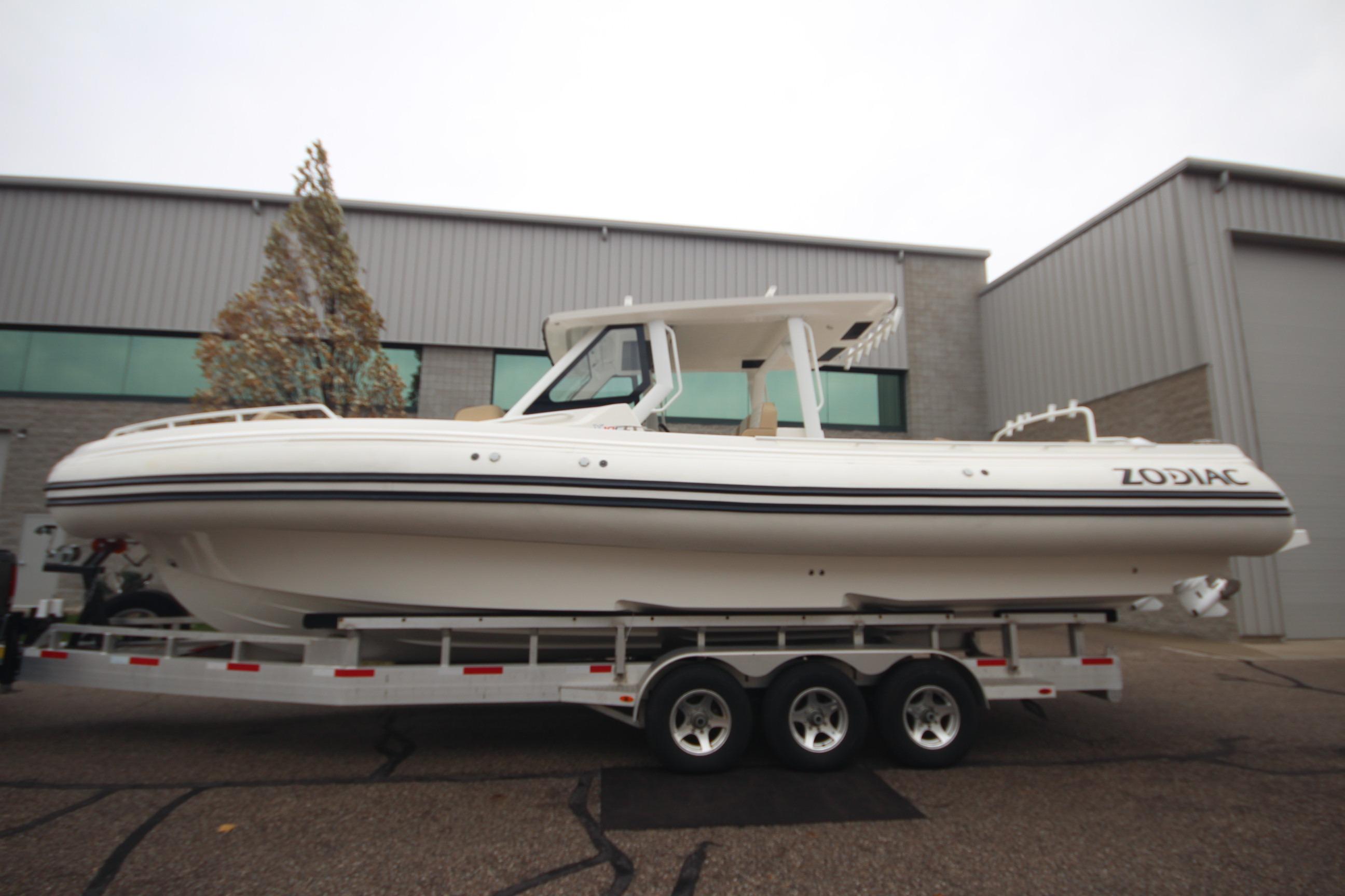 Zodiac X10CC Twin Yamaha F350XSA2's w/Joystick