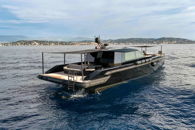 Matariki Yacht Photos Pics Luxury Maori 78 yacht cruising on open sea, 2014 model.