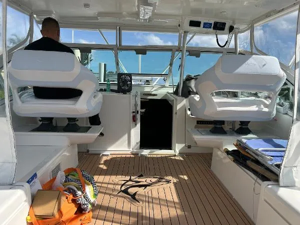 36-207 Ray Brokerage Yacht Photos Pics 