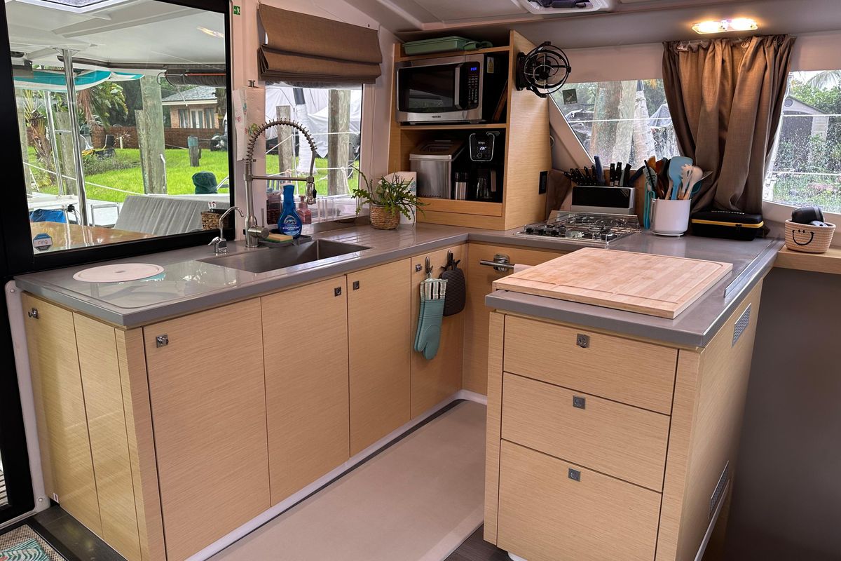 2014 Fountaine Pajot 43 