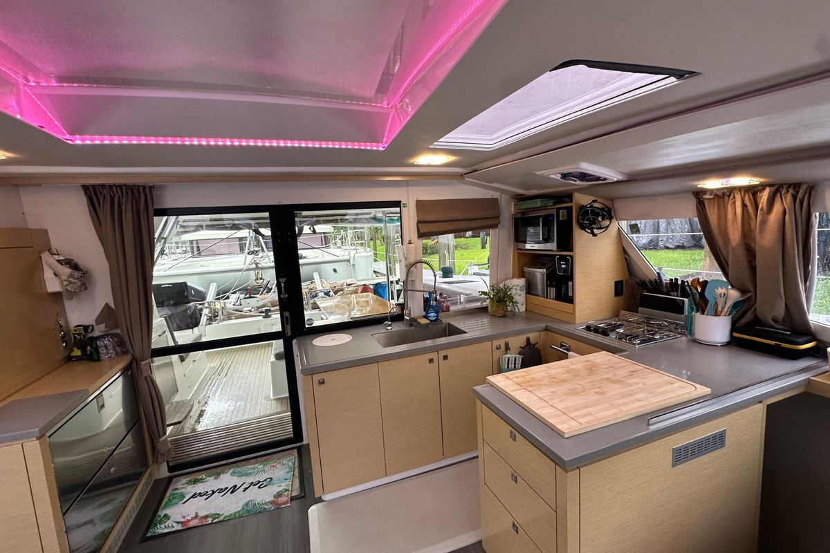2014 Fountaine Pajot 43 