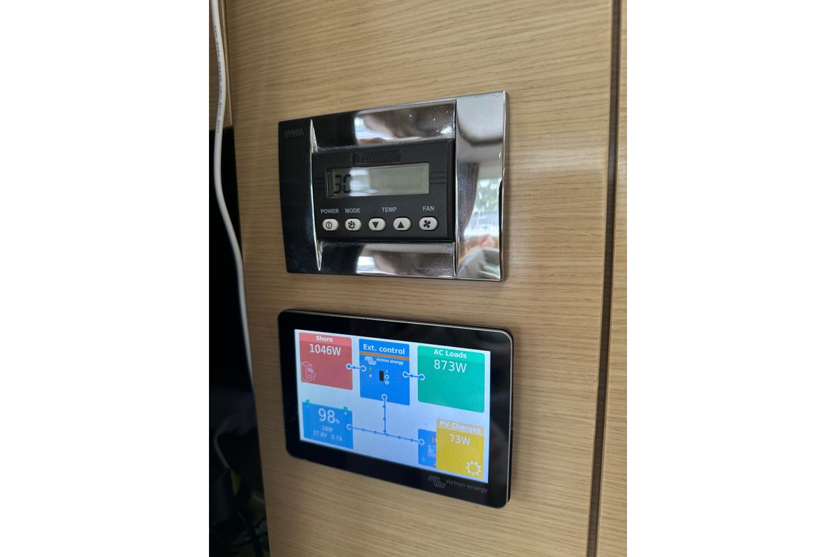 2014 Fountaine Pajot 43 
