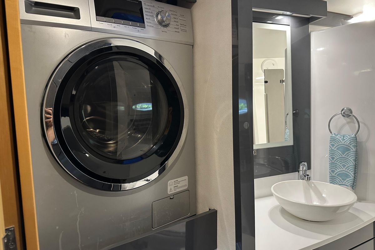2014 Fountaine Pajot 43 