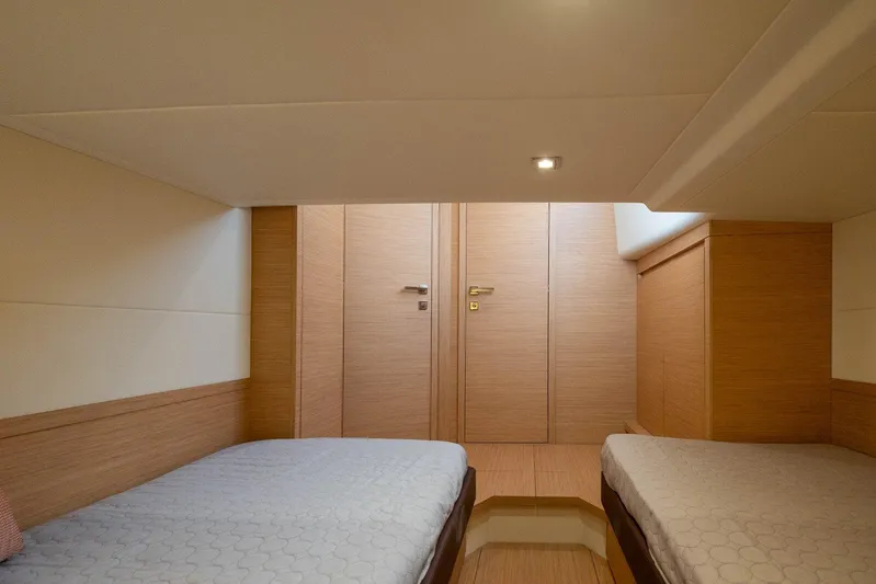 M/y Ida Yacht Photos Pics Interior cabin of 2021 Pardo Yachts 50 with twin beds and wooden finish.