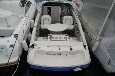 1994 Bayliner Capri Cuddy 2052
