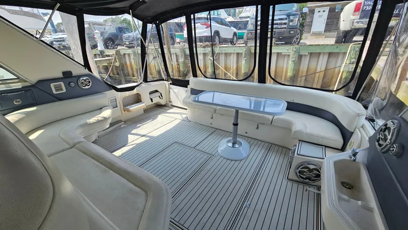  Yacht Photos Pics 1999 Sea Ray 500 Sundancer interior with spacious seating and table, featuring elegant design.