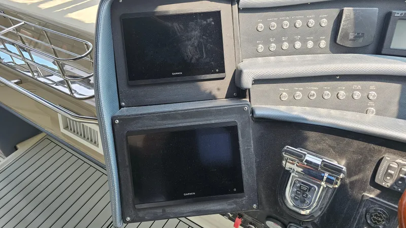  Yacht Photos Pics Control panel of a 1999 Sea Ray 500 Sundancer yacht with navigation screens.