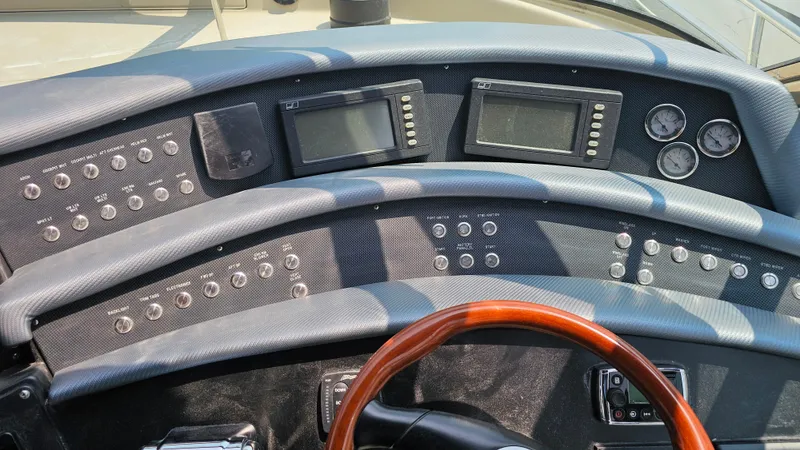  Yacht Photos Pics Dashboard of a 1999 Sea Ray 500 Sundancer yacht with controls and gauges.