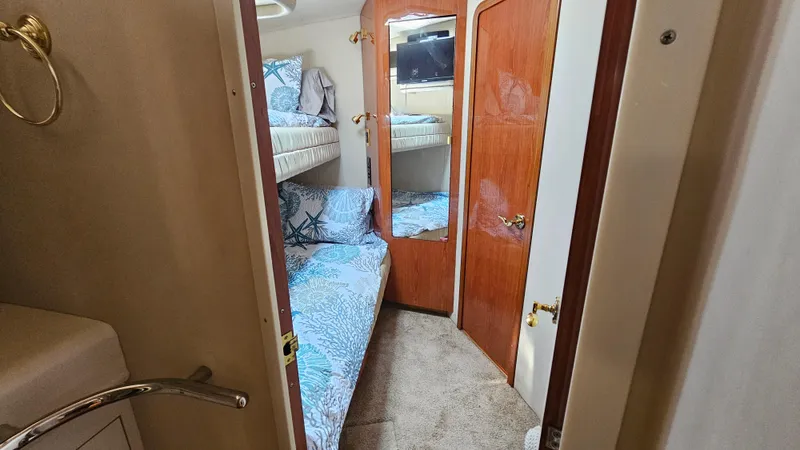  Yacht Photos Pics 1999 Sea Ray 500 Sundancer cabin with bunk beds and wooden doors.