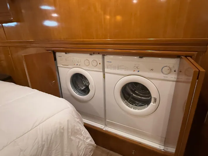  Yacht Photos Pics Laundry appliances in 2002 Carver 530 Voyager Pilothouse yacht interior.