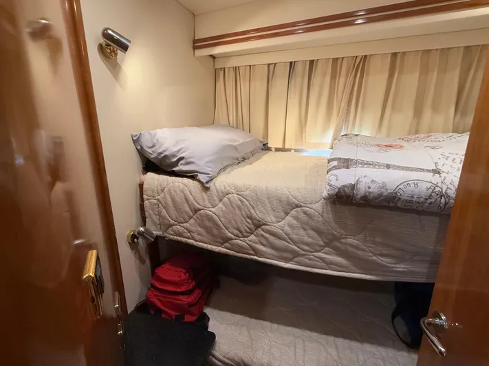  Yacht Photos Pics Cozy bunk beds in 2002 Carver 530 Voyager Pilothouse cabin with soft lighting.