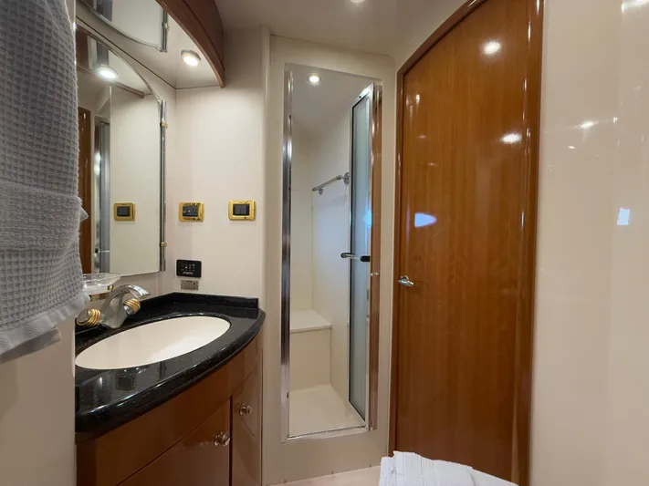  Yacht Photos Pics Luxurious bathroom in 2002 Carver 530 Voyager Pilothouse yacht with sleek wood finishes.