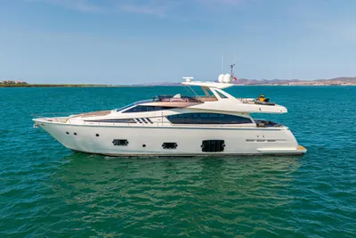 Ferretti Yachts 800
