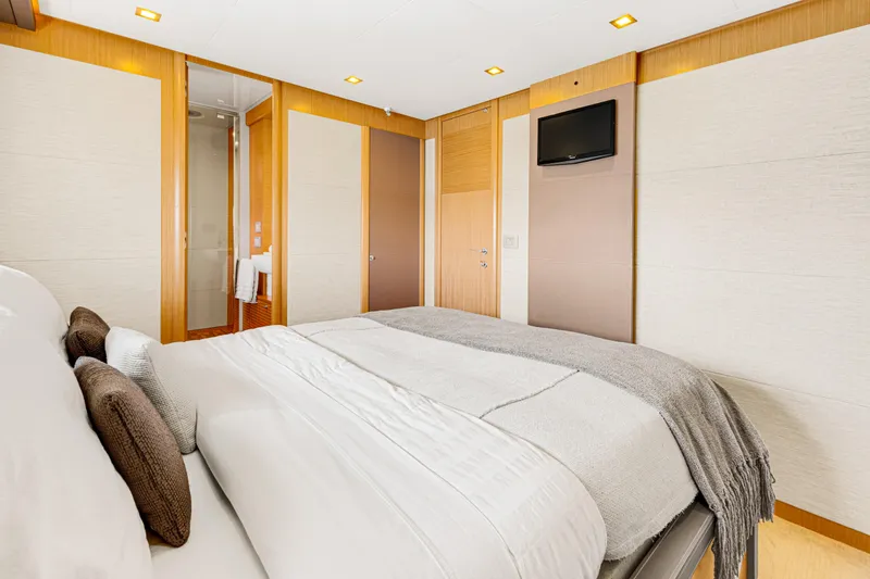 Papaito Yacht Photos Pics Luxurious bedroom interior on 2013 Ferretti Yachts 800, featuring modern design and cozy bedding.