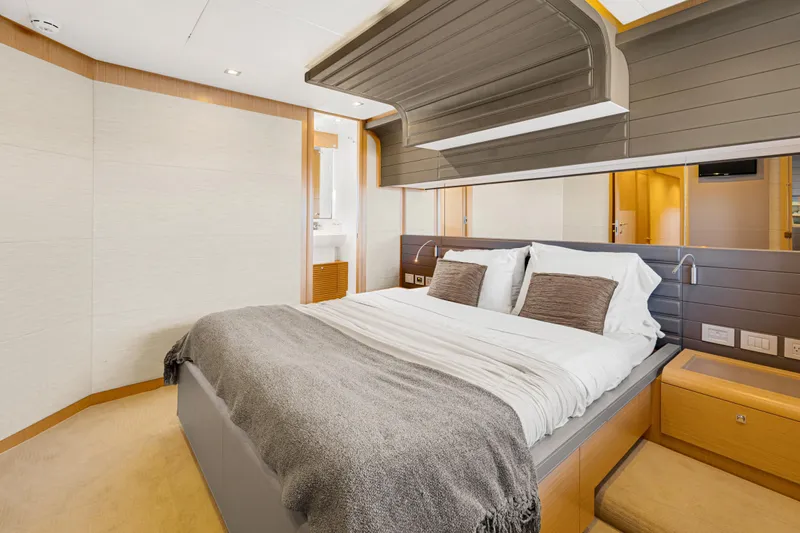 Papaito Yacht Photos Pics Luxurious bedroom interior on a 2013 Ferretti Yachts 800, featuring modern design and cozy bedding.