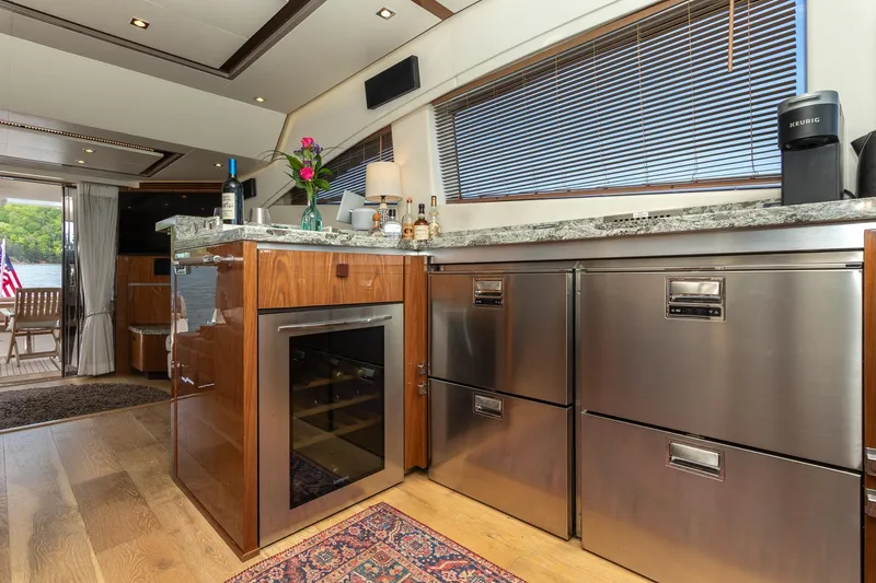 Janie Yacht Photos Pics Luxurious 2018 Sea Ray L650 Fly yacht kitchen with modern appliances and elegant decor.