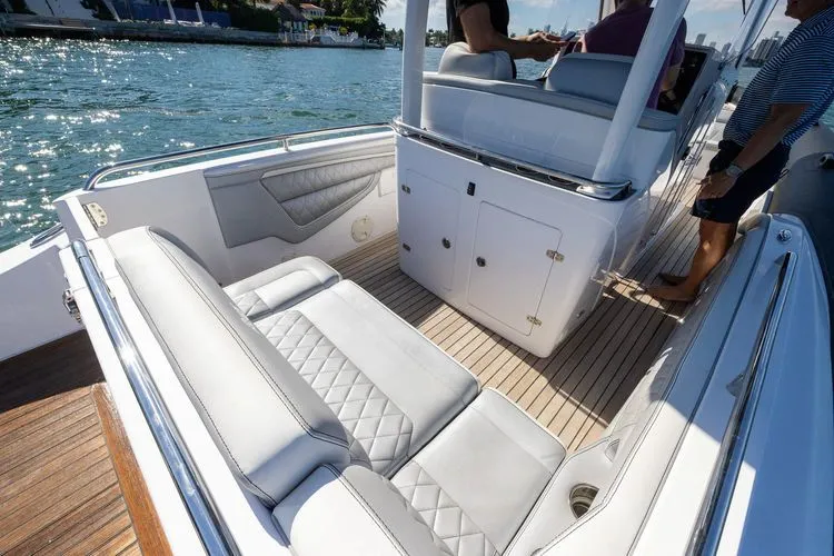 Dopamine III Yacht Photos Pics 2021 Airship 340 - Image 13