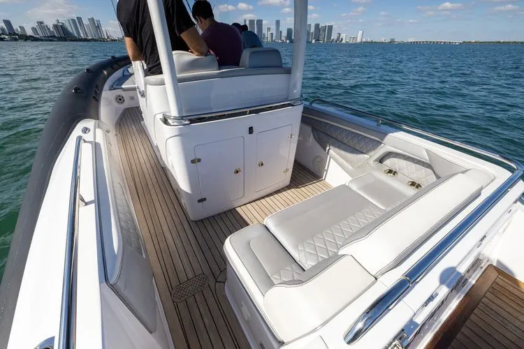 Dopamine III Yacht Photos Pics 2021 Airship 340 - Image 12