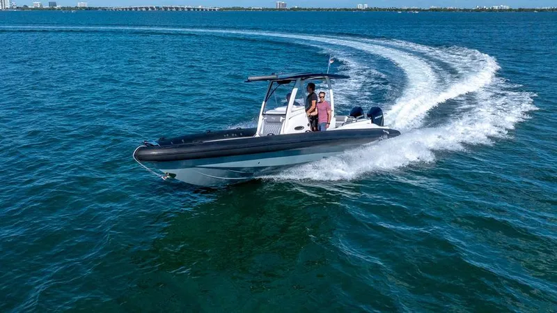 Dopamine III Yacht Photos Pics 2021 Airship 340 - Image 3