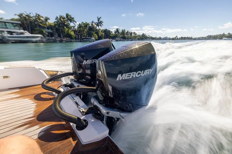 Dopamine III Yacht Photos Pics 2021 Airship 340 - Image 7