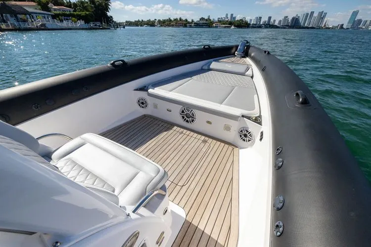 Dopamine III Yacht Photos Pics 2021 Airship 340 - Image 14